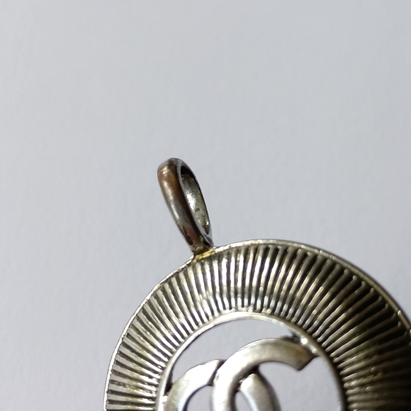 Vintage Chanel pendant - Picture 5 of 6